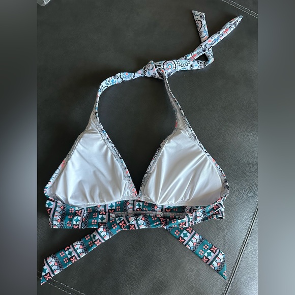 VENUS Floral Paisley Triangle Bikini Top - Picture 2 of 5